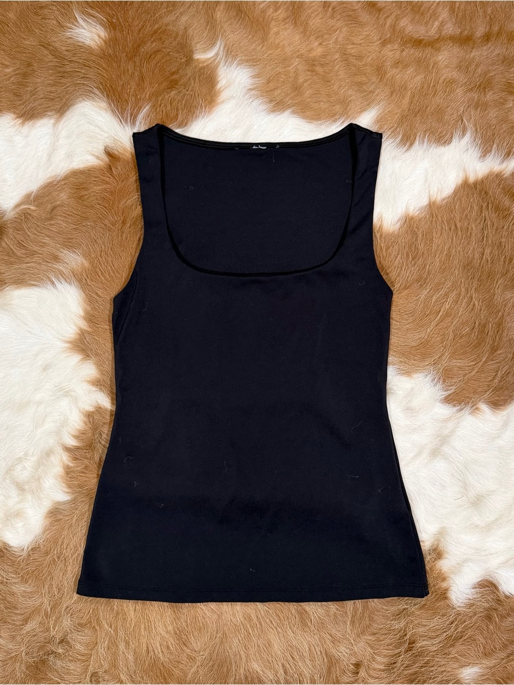 Black Scoop Neck Tank Top - Women